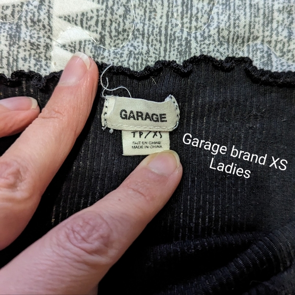 🎉 Free with purchase - Garage brand, xs ladies black crop tank, used - Picture 6 of 6